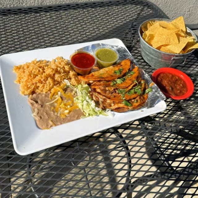 Quesabirria Tacos (3 per plate).