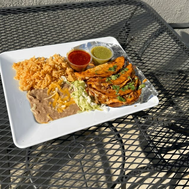 Quesabirria Tacos (3 per plate).